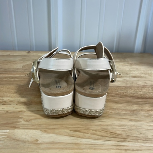 New With Box Giani Bernini Memory Foam Jerammiep Cream Sm Women’s Shoe Size 6.5 - Picture 6 of 8